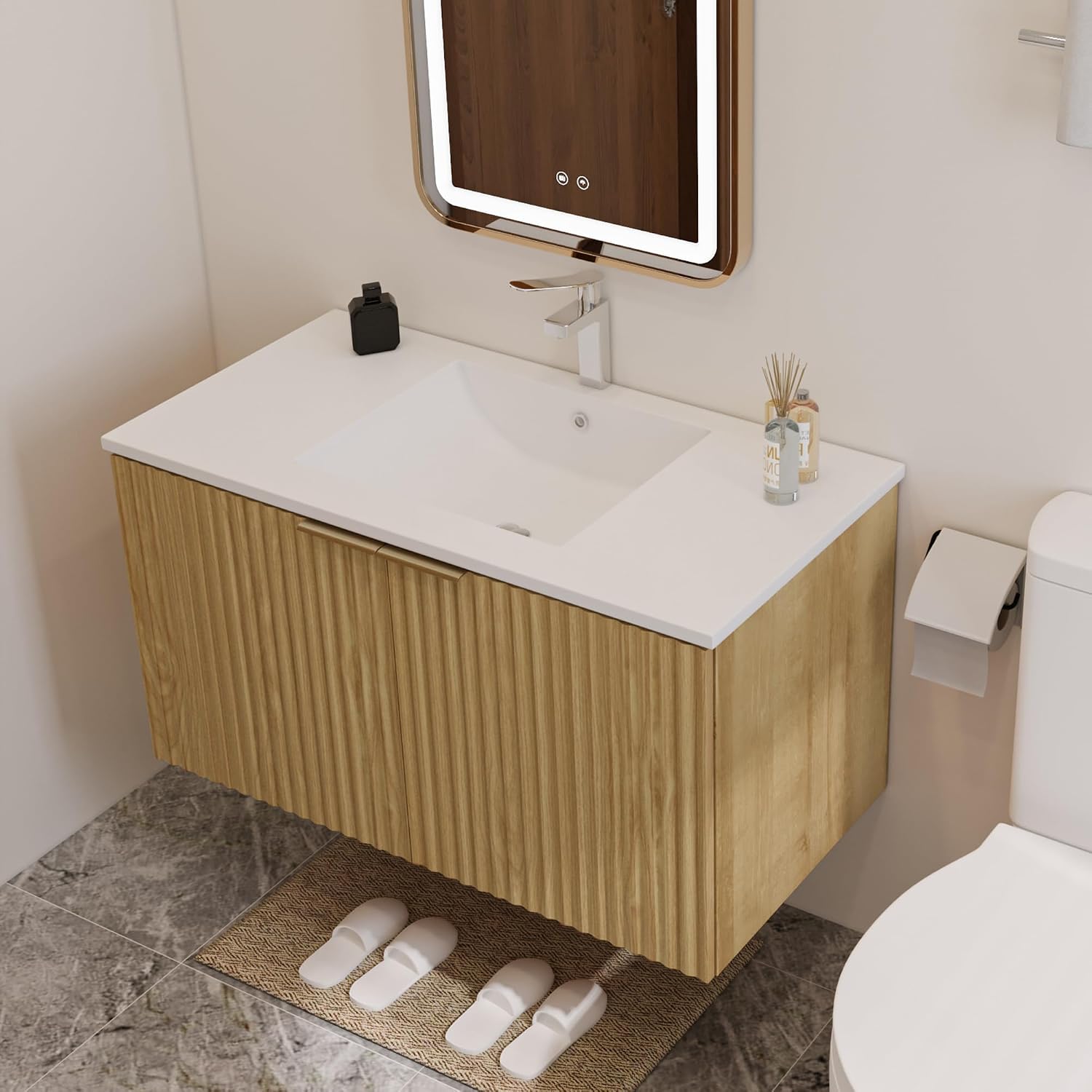 モダンなフローティング式洗面化粧台、波状テクスチャの扉付き壁 - Home Bathroom Vanity のレビューと価格