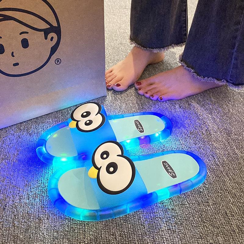 面白い大きな目が光るスライドスリッパ、夏のファッショナブルな - Home Bath のレビューと価格